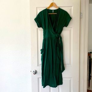 Beautiful dress by Seaside Tones size S, 100% soft linen.